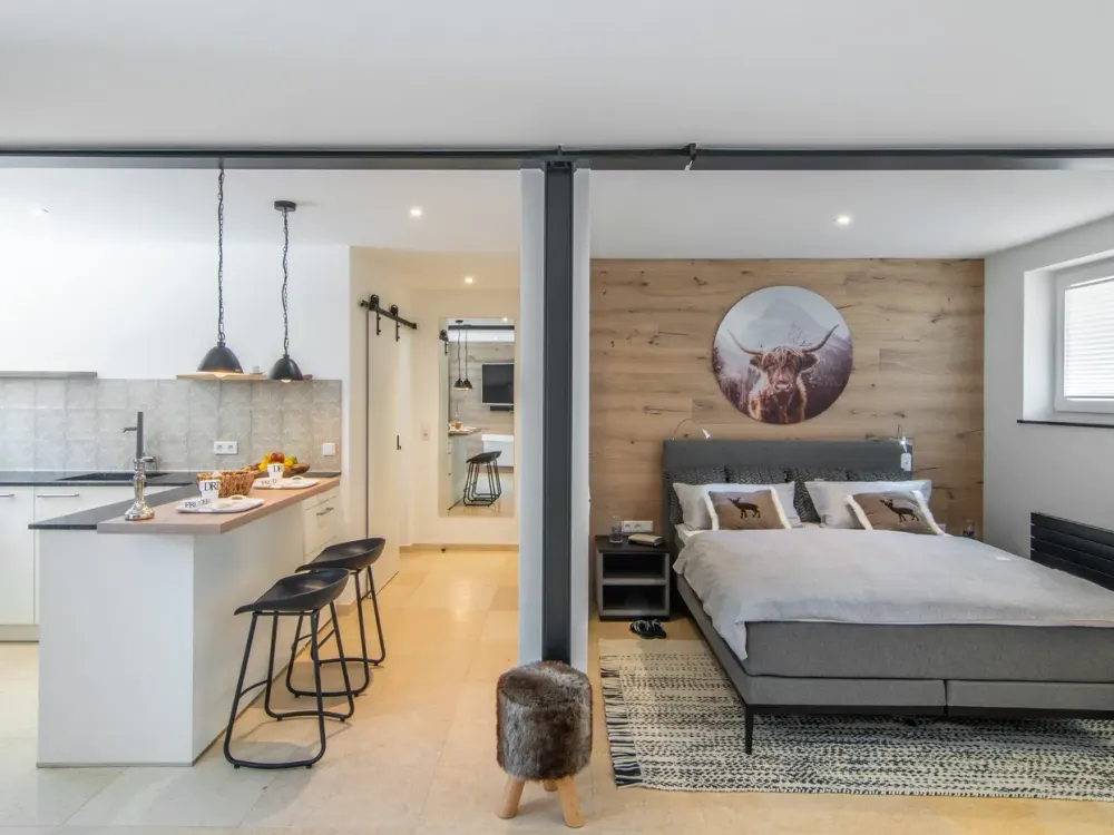 Möblierter, exklusiver Wohntraum mit großer Dachterrasse