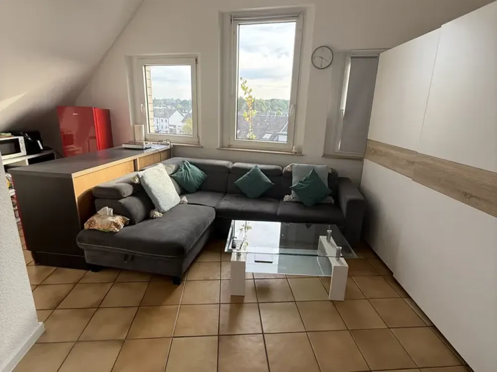Charming Attic Apartment in Popular Location of Refrath