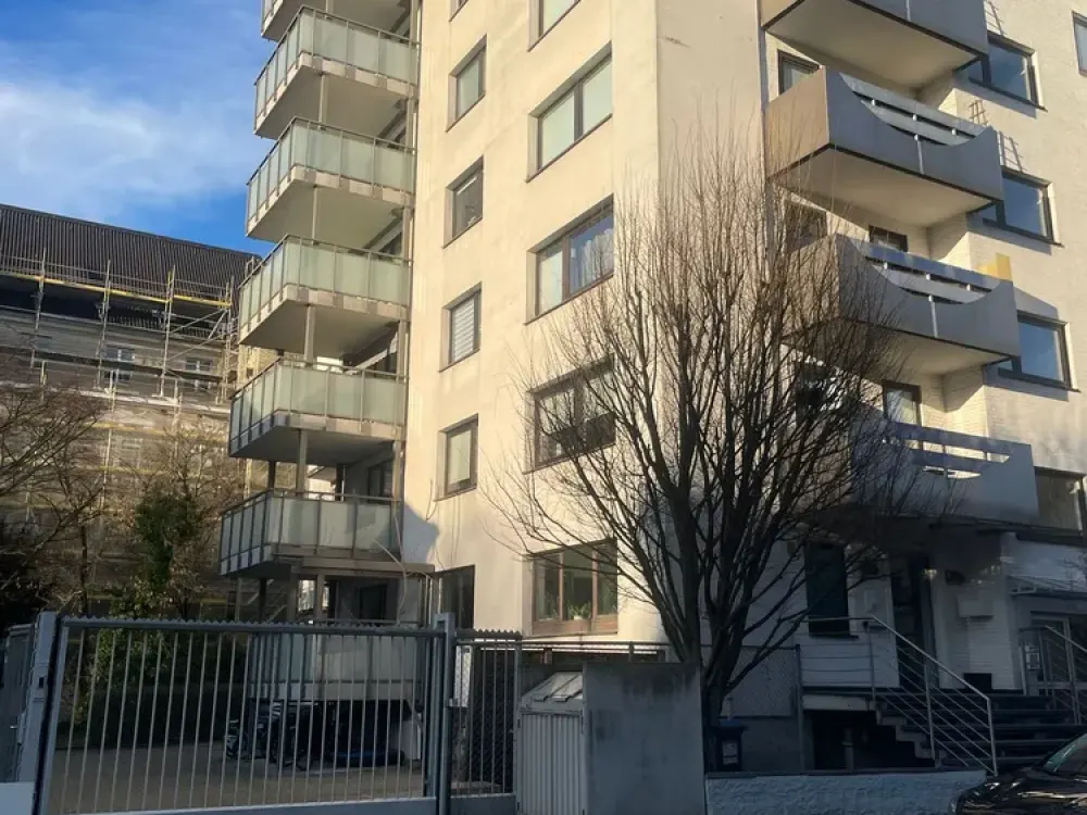Spacious, Exclusive 7-Room Ground Floor Apartment with High-Quality Interior and Fitted Kitchen in Düsseldorf