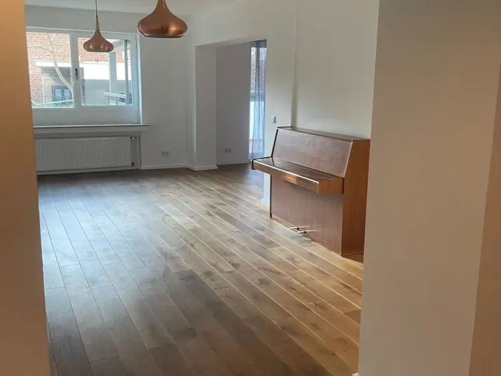 Spacious, Exclusive 7-Room Ground Floor Apartment with High-Quality Interior and Fitted Kitchen in Düsseldorf