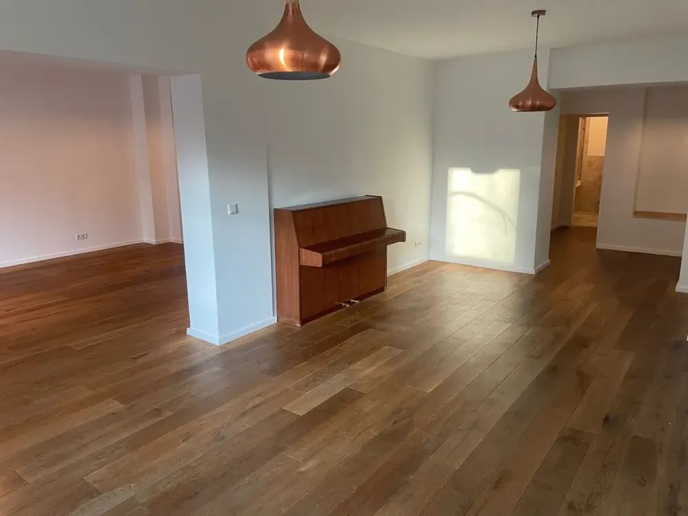 Spacious, Exclusive 7-Room Ground Floor Apartment with High-Quality Interior and Fitted Kitchen in Düsseldorf