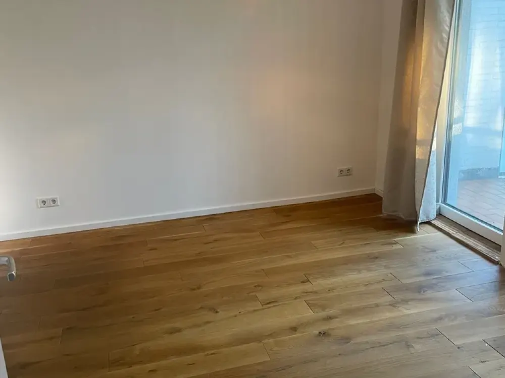 Spacious, Exclusive 7-Room Ground Floor Apartment with High-Quality Interior and Fitted Kitchen in Düsseldorf