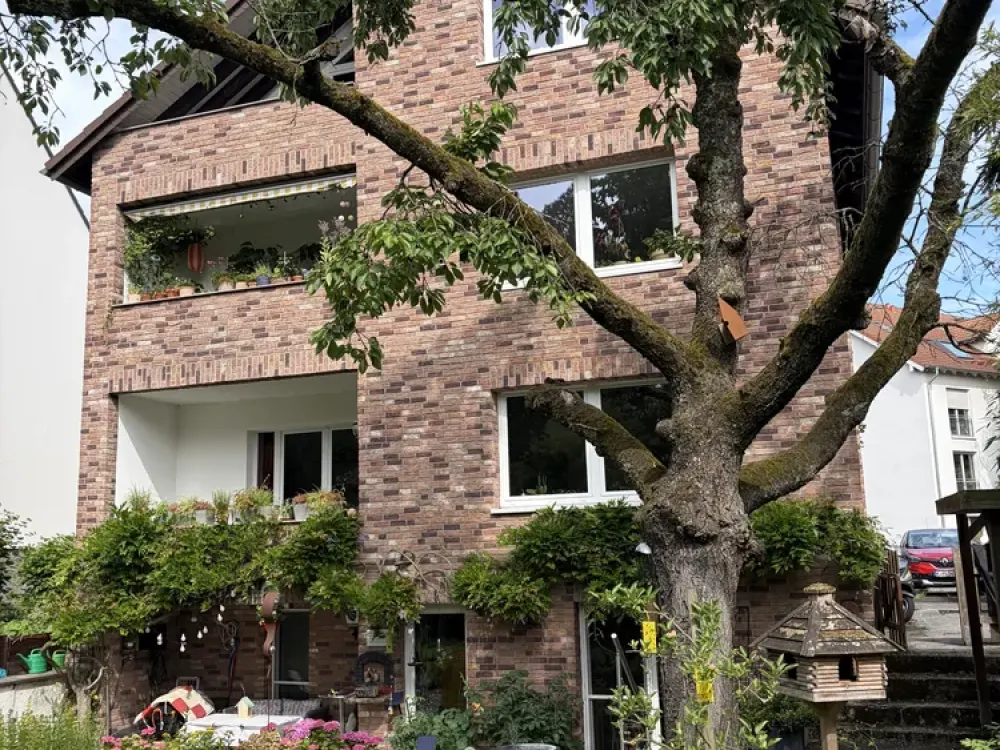 Großzügige 2 Zimmer Wohnung in ruhiger, grüner Lage
