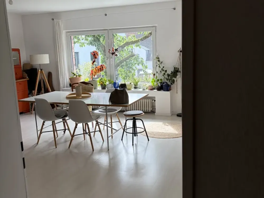 Großzügige 2 Zimmer Wohnung in ruhiger, grüner Lage