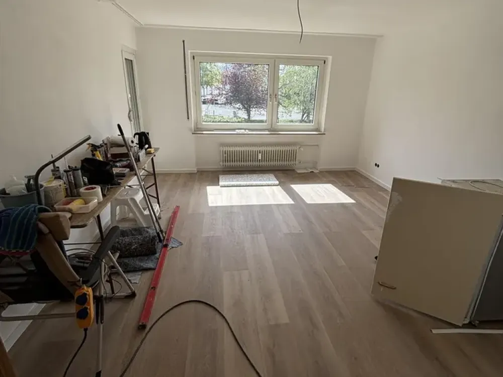 Helle und großzügige 3 Zimmer Wohnung in LB-West