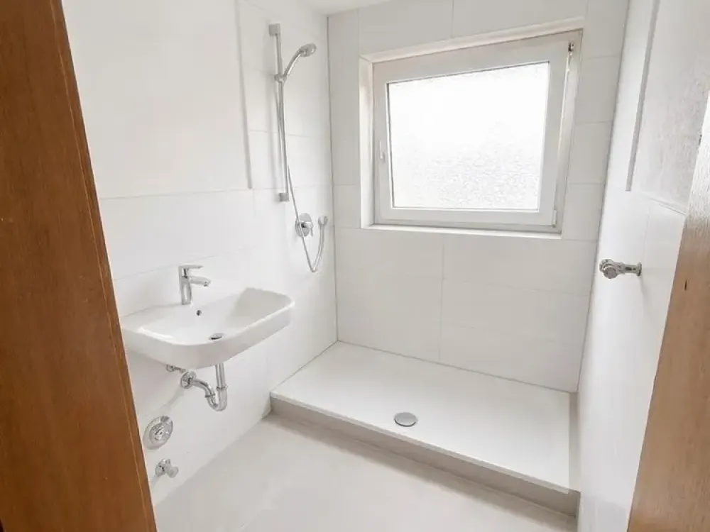 Helle und großzügige 3 Zimmer Wohnung in LB-West