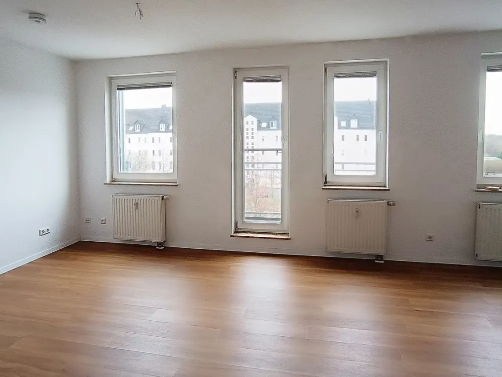 Engelsdorf: gut geschnittenes Apartment mit Süd-Balkon und Einbauküche