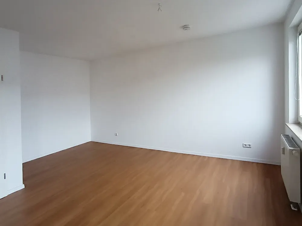 Engelsdorf: gut geschnittenes Apartment mit Süd-Balkon und Einbauküche