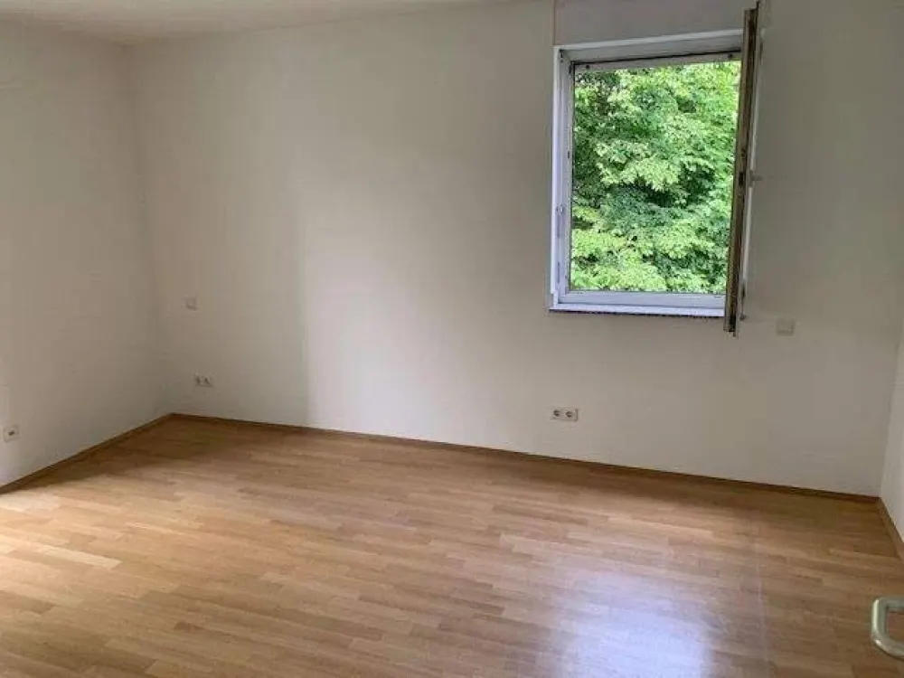 Gepflegte 2-Zimmer Komfort Wohnung mit Balkon & TG-Stellplatz in Lörick!