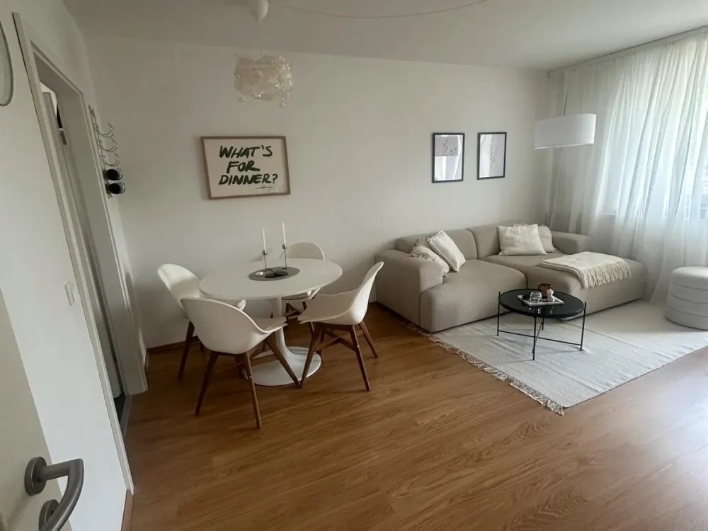 Helle 2-Zimmerwohnung mit Balkon & Einbauküche