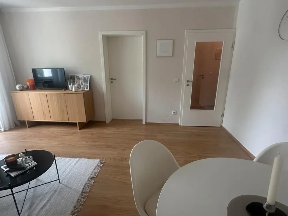 Helle 2-Zimmerwohnung mit Balkon & Einbauküche