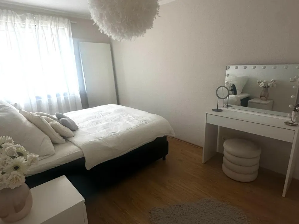 Helle 2-Zimmerwohnung mit Balkon & Einbauküche