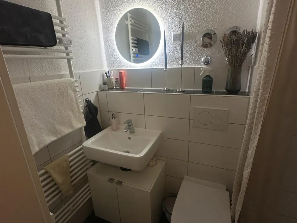Helle 2-Zimmerwohnung mit Balkon & Einbauküche