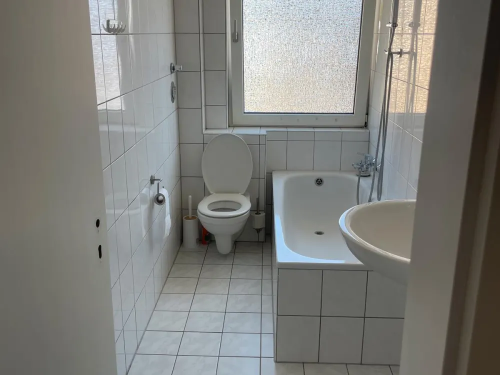 Schöne 3 1/2 Zimmer Wohnung mit Bqlkon!