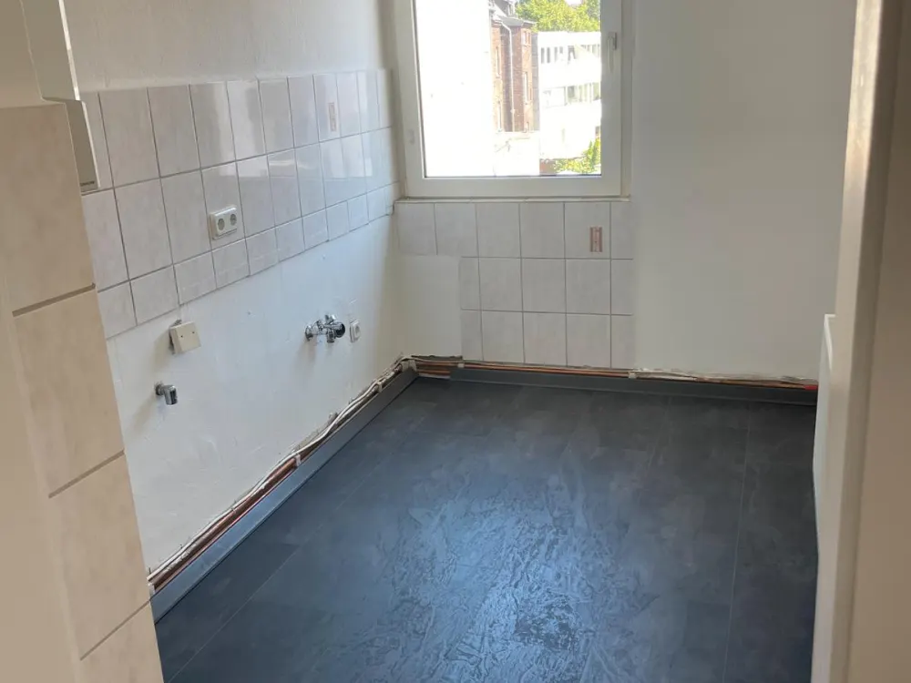Schöne 3 1/2 Zimmer Wohnung mit Bqlkon!