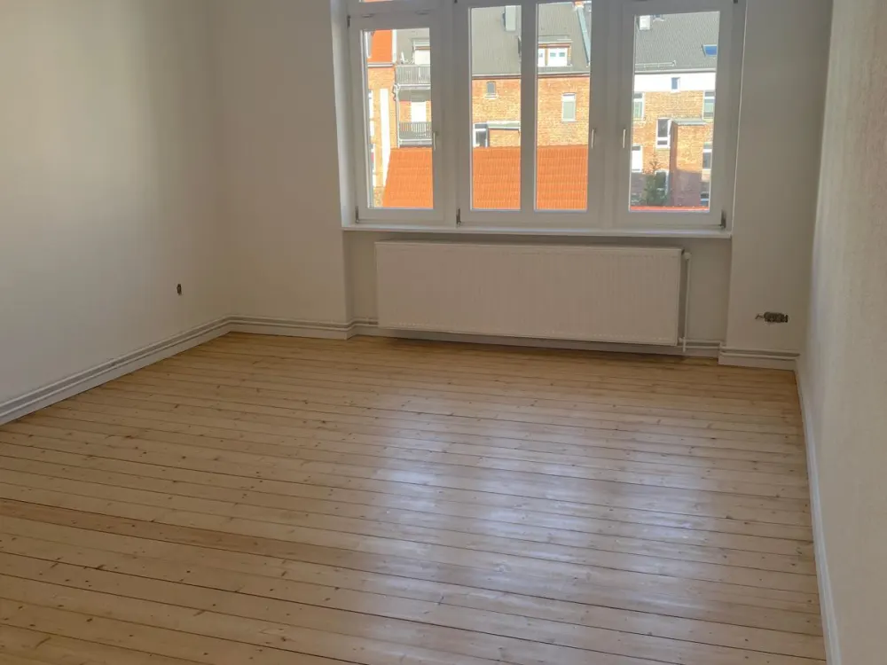 Großzügige 4-Zimmer-Altbauwohnung in zentraler Lage 3.OG
