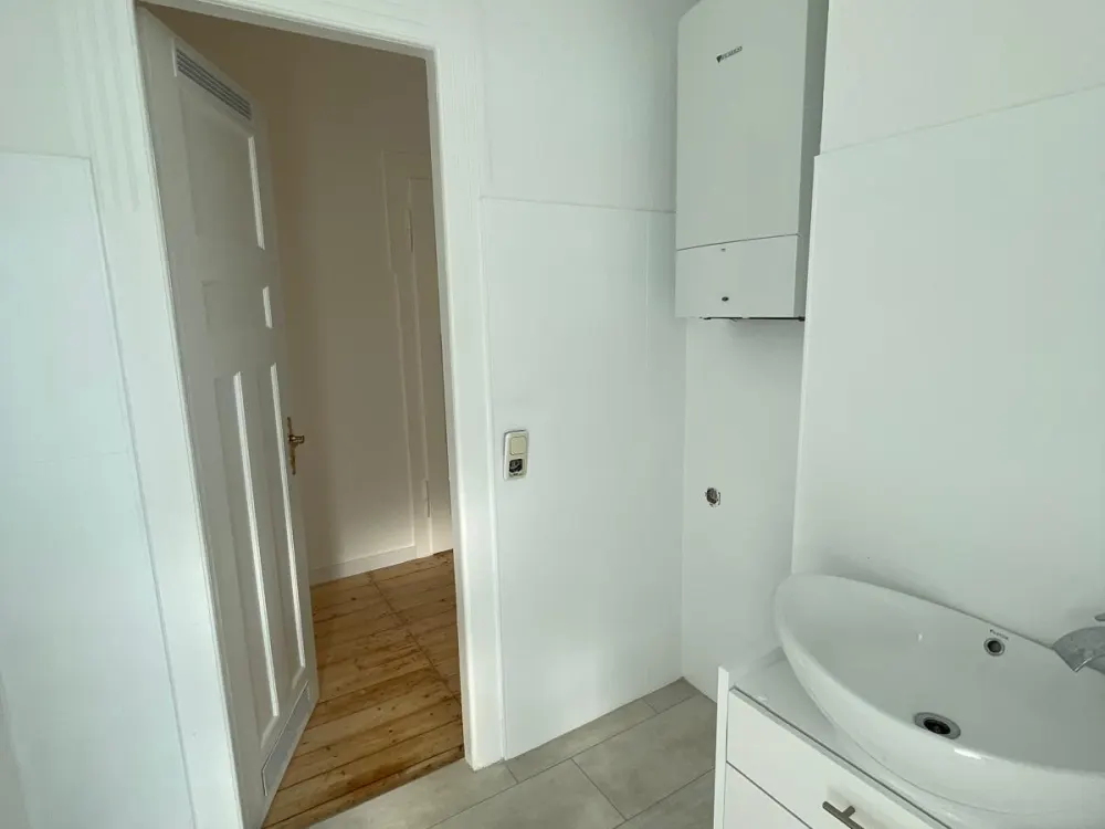 Großzügige 4-Zimmer-Altbauwohnung in zentraler Lage 3.OG