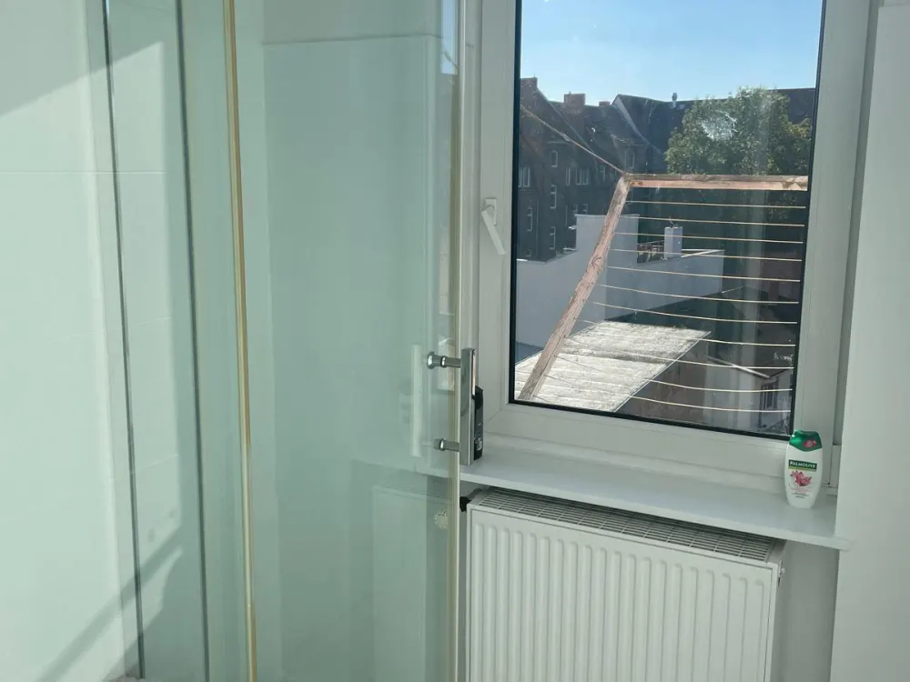Großzügige 4-Zimmer-Altbauwohnung in zentraler Lage 3.OG