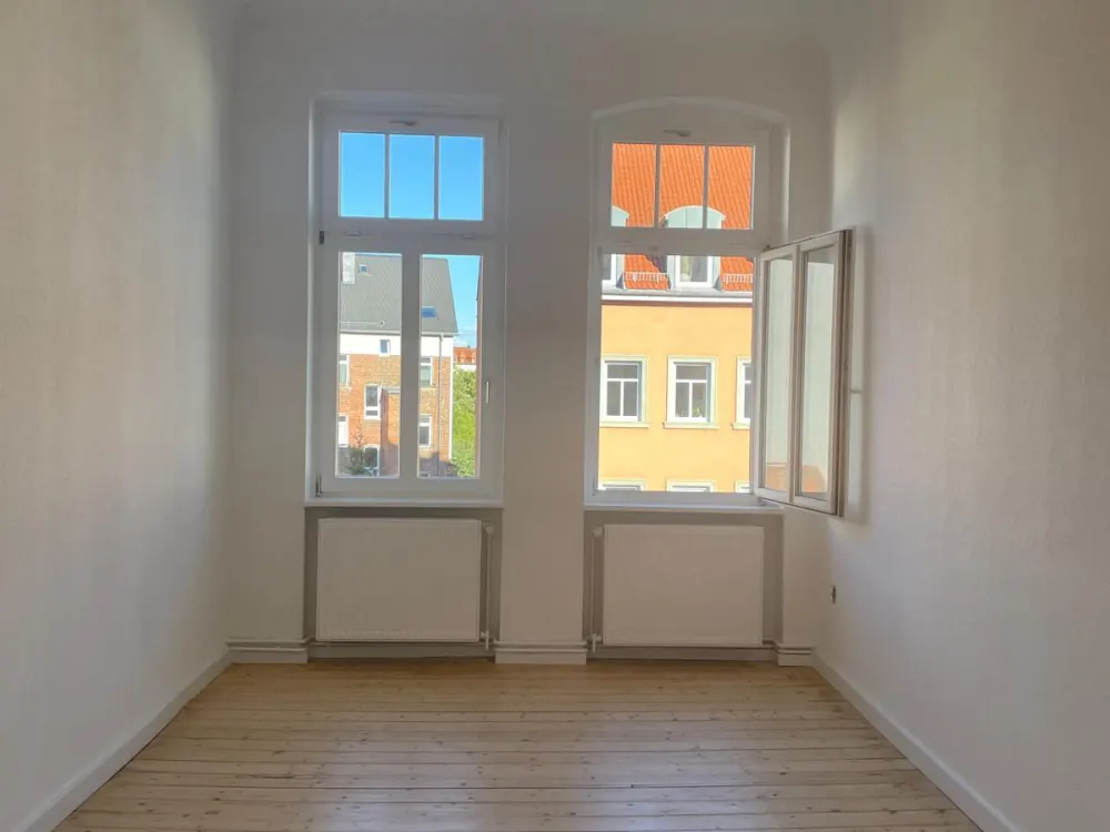 Großzügige 4-Zimmer-Altbauwohnung in zentraler Lage 3.OG