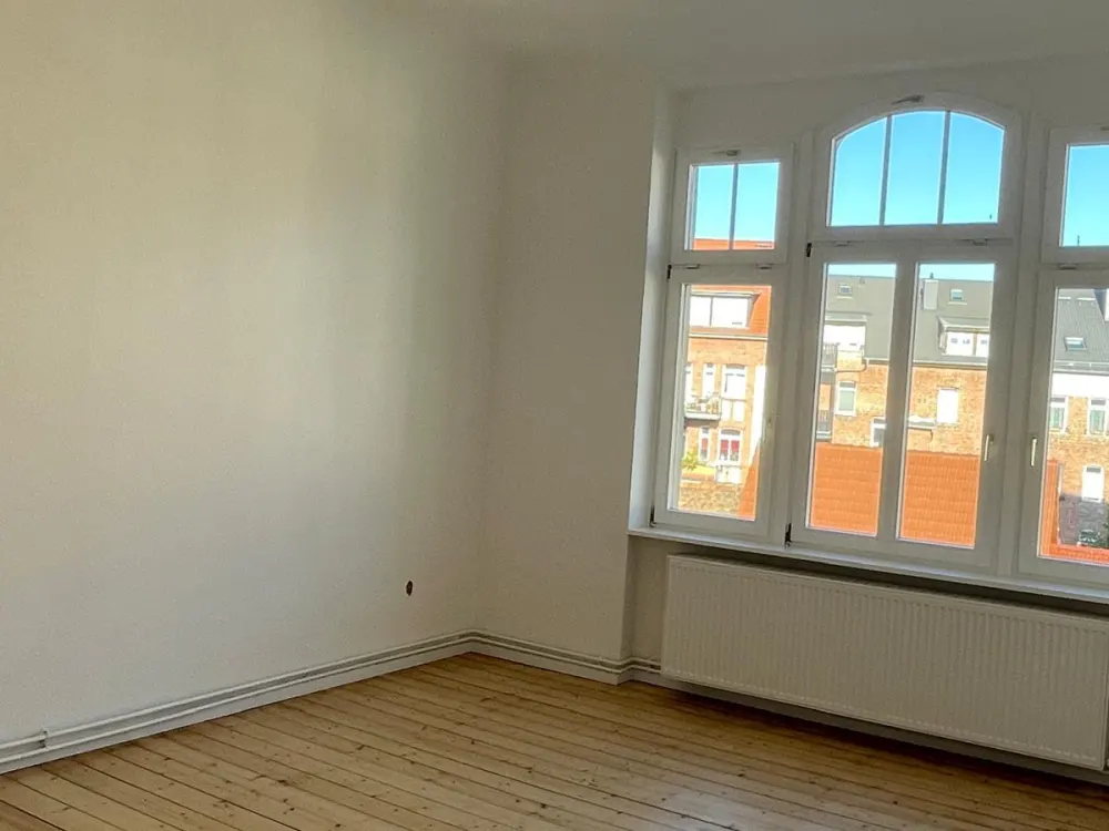 Großzügige 4-Zimmer-Altbauwohnung in zentraler Lage 3.OG