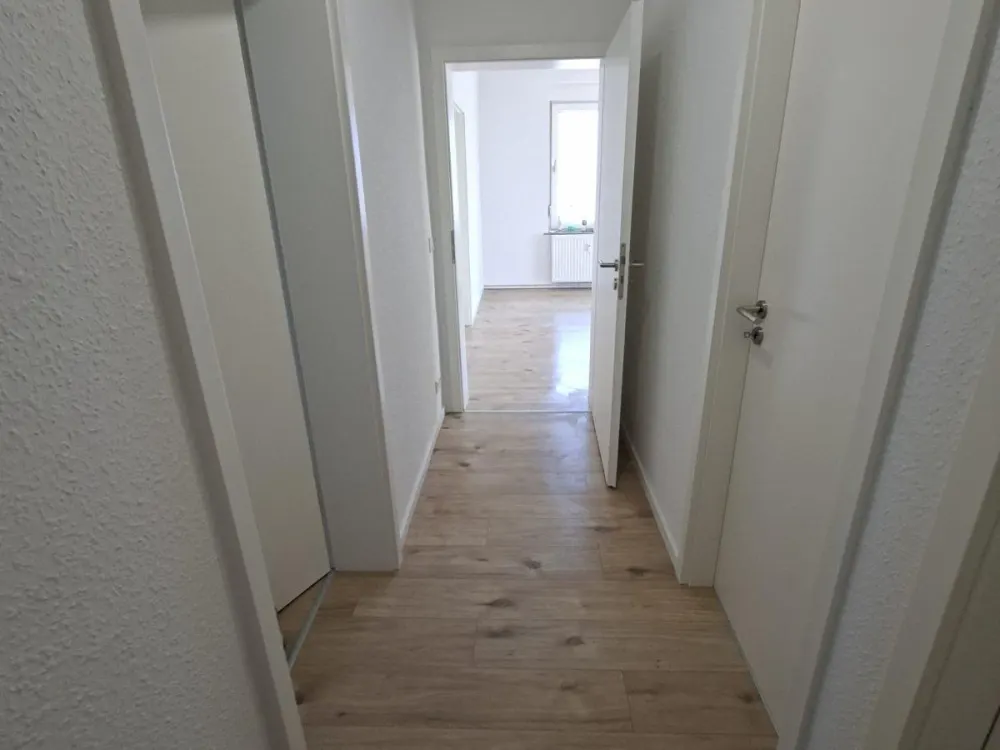 Modernisierte 82-m²-Wohnung mit Balkon, ab sofort verfügbar