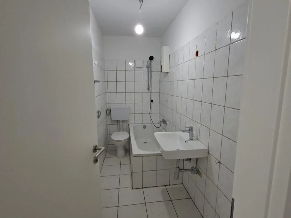 Modernisierte 82-m²-Wohnung mit Balkon, ab sofort verfügbar