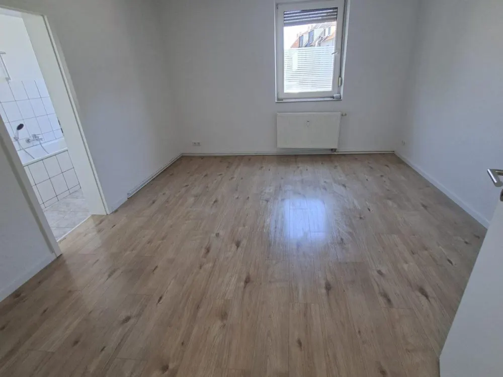 Modernisierte 82-m²-Wohnung mit Balkon, ab sofort verfügbar