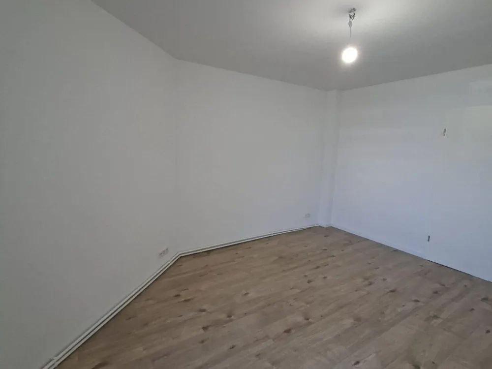 Modernisierte 82-m²-Wohnung mit Balkon, ab sofort verfügbar