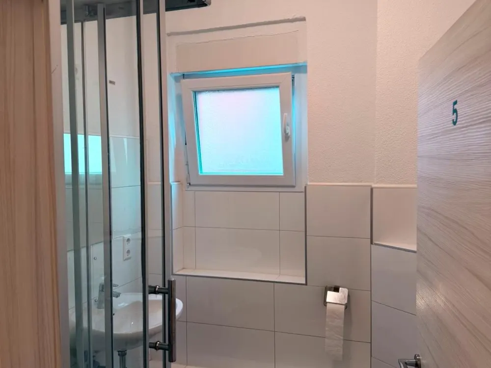 1 Zimmer Apartment mit eigenem Bad und Gemeinschaftsküche