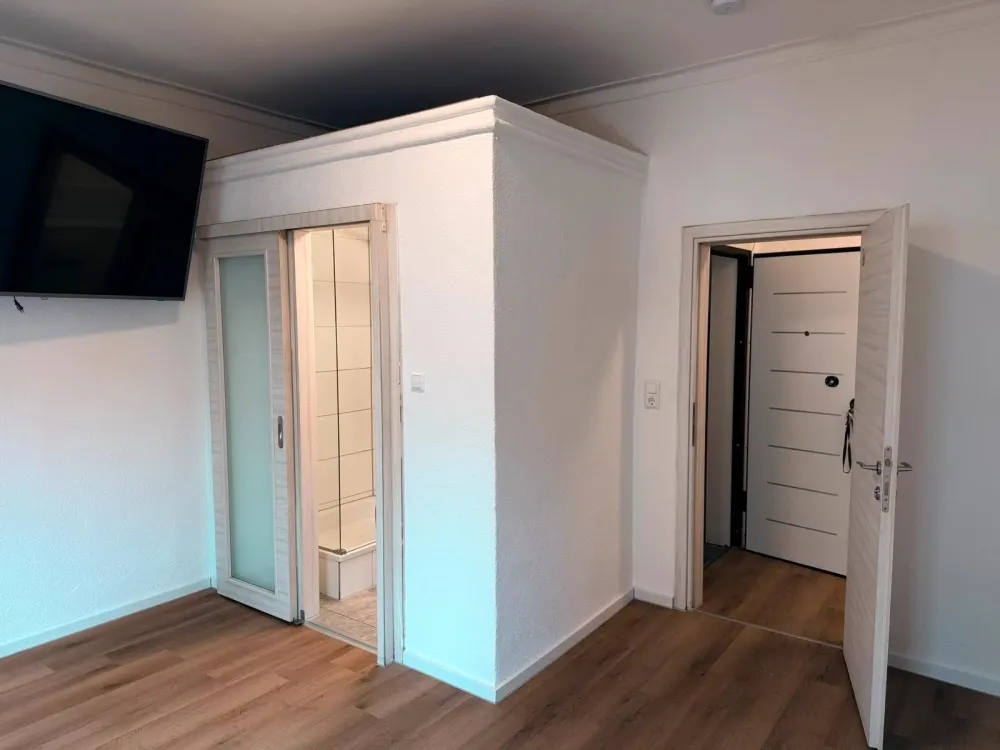 1 Zimmer Apartment mit eigenem Bad und Gemeinschaftsküche