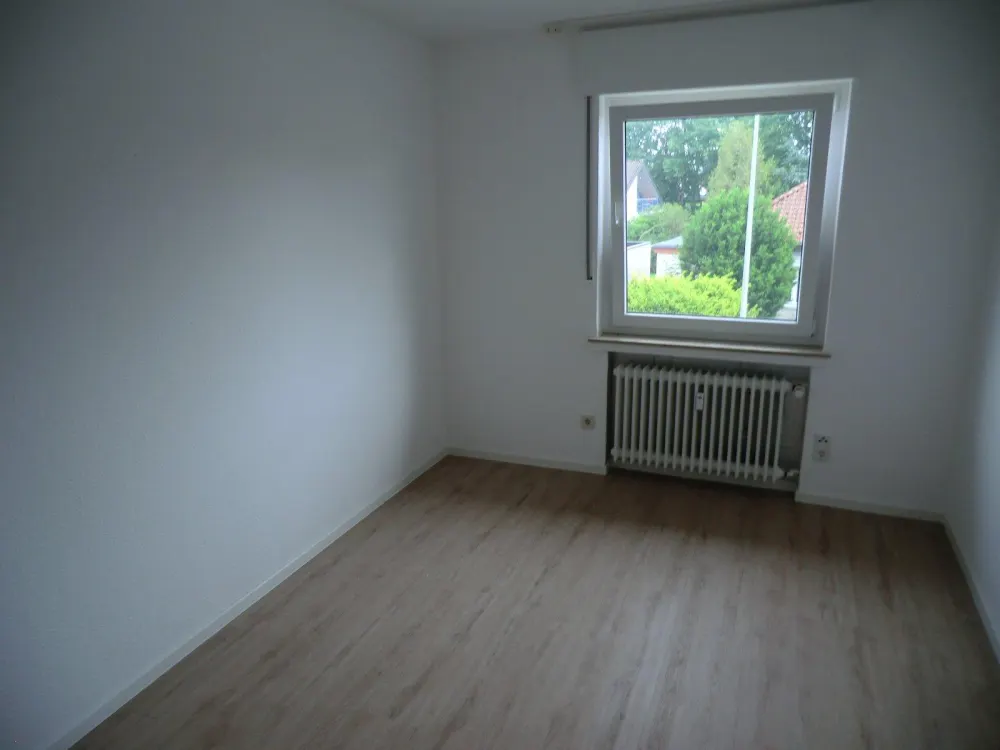 Central and Quiet Living: 3-Room Apartment in Bad Lippspringe