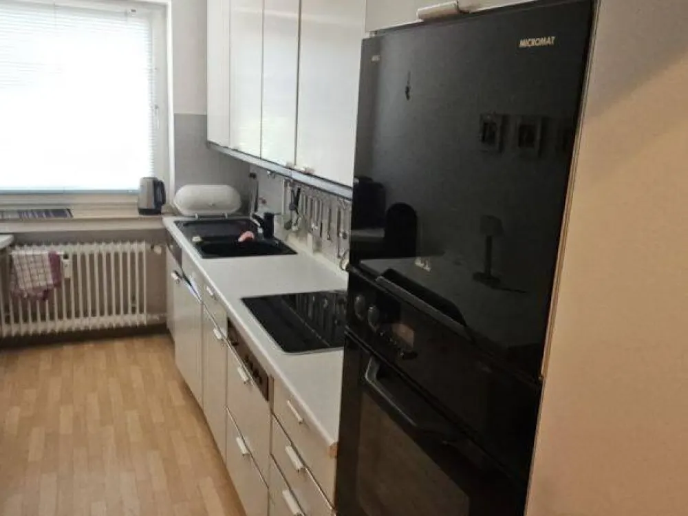 Gemütliche Wohnung! Wohnzimmer, Küche, Schlafzimmer, Diele, Bad, Balkon - Ruhige Lage - Nähe Rhein in D-Volmerswerth.