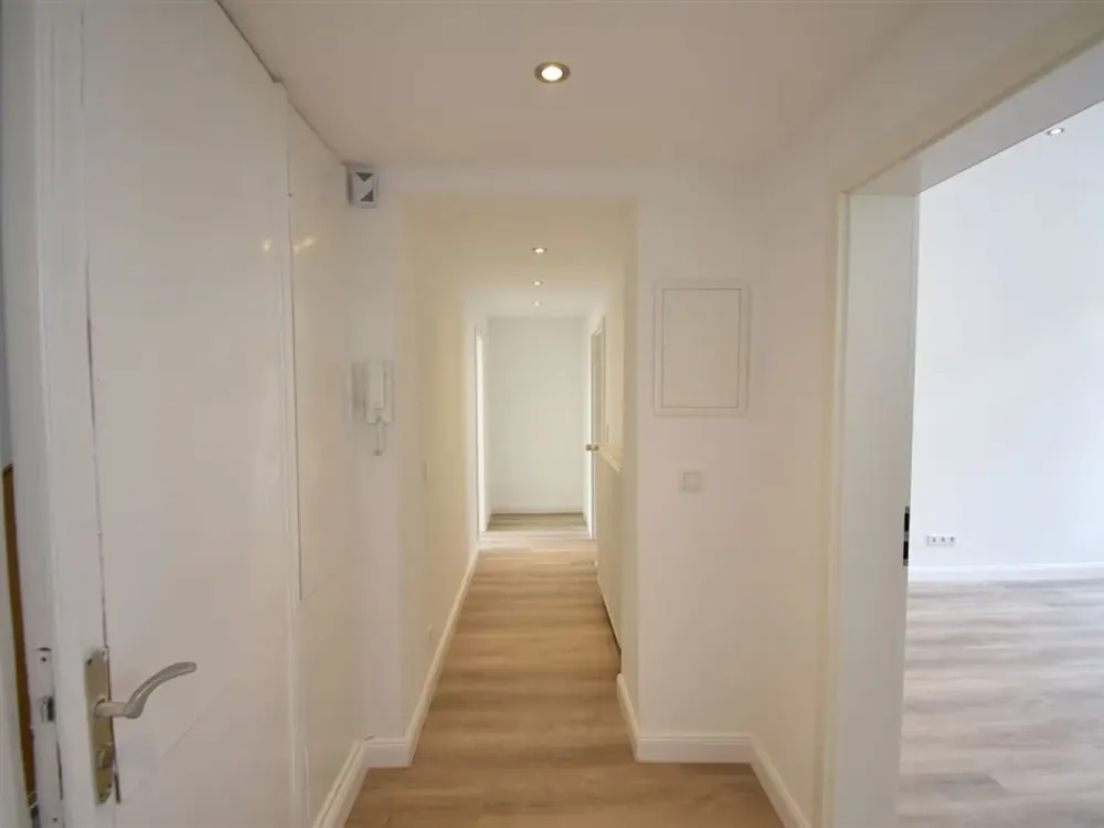 ERSTBEZUG! Großzügige 2-Zimmer-Altbau-Whg mit moderner Ausstattung