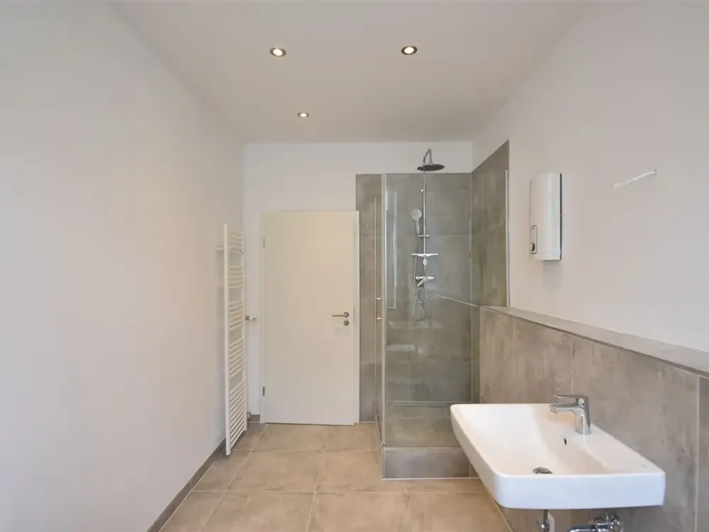 ERSTBEZUG! Großzügige 2-Zimmer-Altbau-Whg mit moderner Ausstattung
