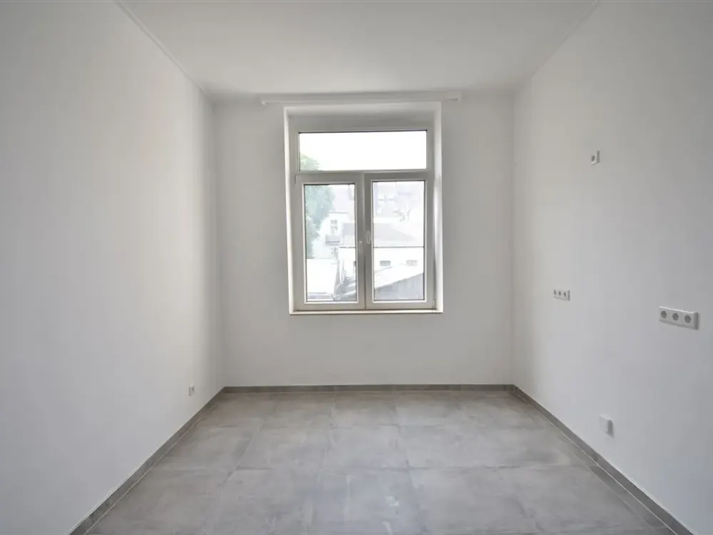 ERSTBEZUG! Großzügige 2-Zimmer-Altbau-Whg mit moderner Ausstattung