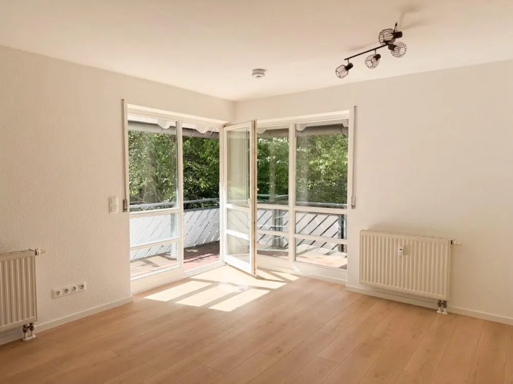 Helle 2-Zimmer-Wohnung mit großem Balkon in Freital