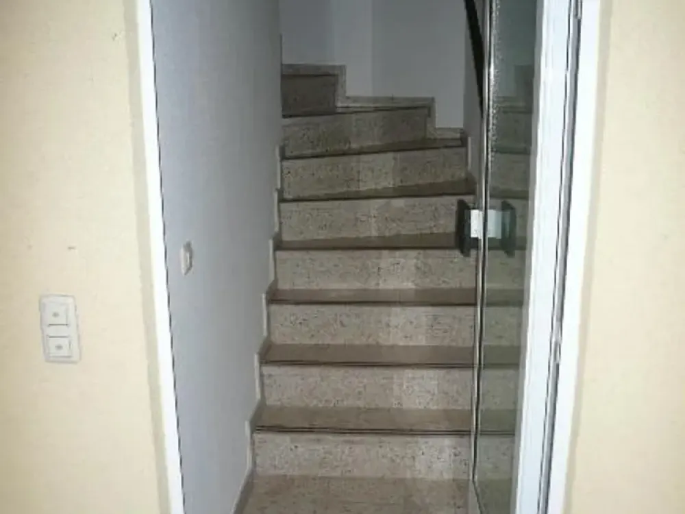 Neu renovierte 2,5 Raum-Dachgeschoss-Wohnung mit SW-Loggia