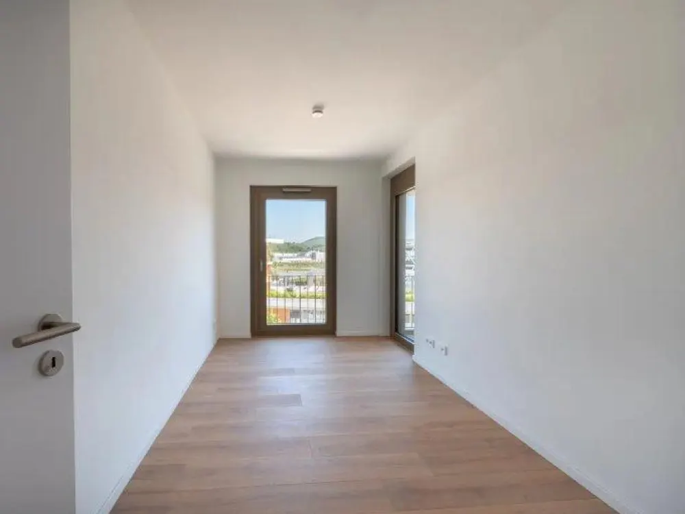 Modern & großzügig: 4 Zimmer mit zwei Balkonen in urbaner Lage