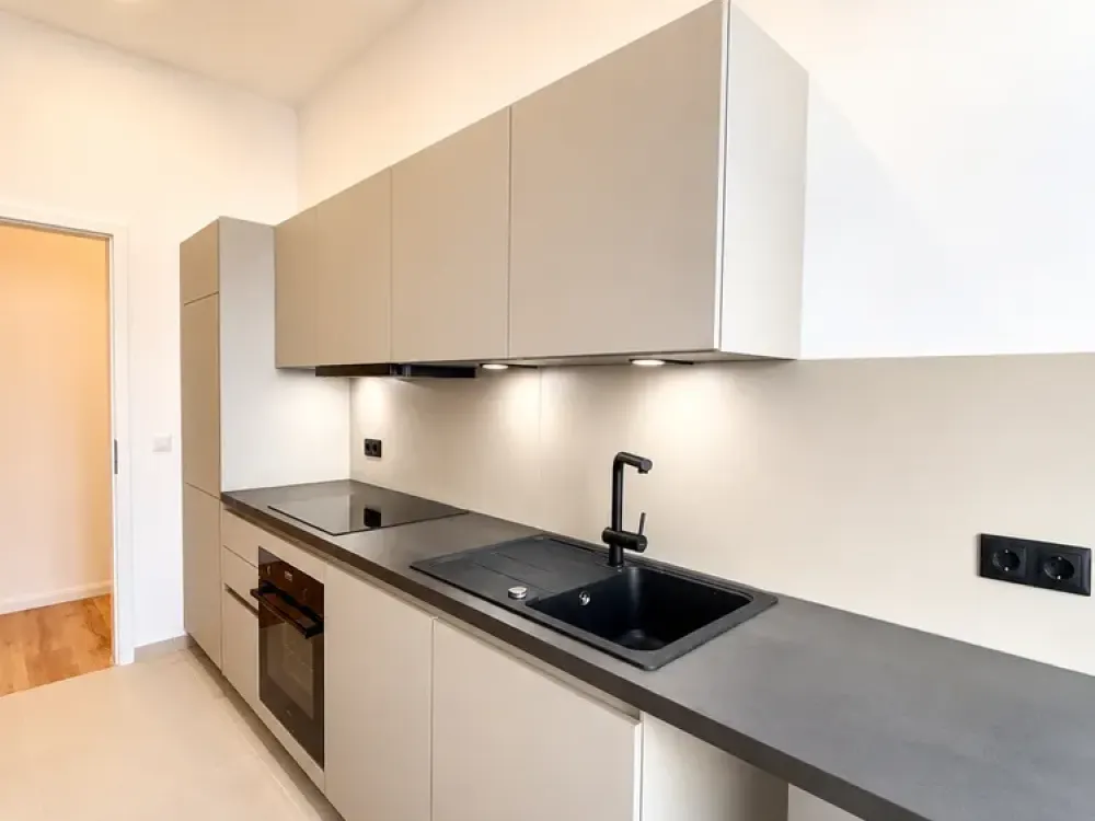 +++Frisch sanierte 2 Zimmerwohnung mit Einbauküche