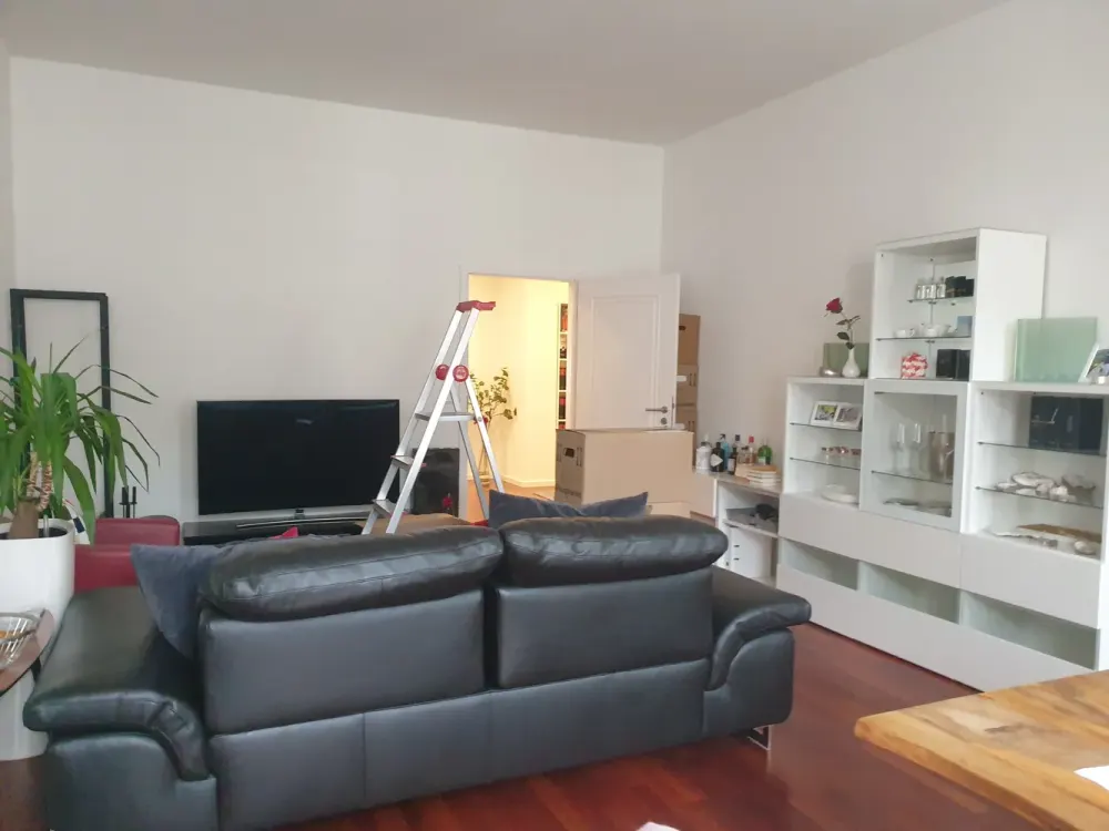 Lichtdurchflutete 3-Zimmer-Wohnung mit Südbalkon & hohen Decken