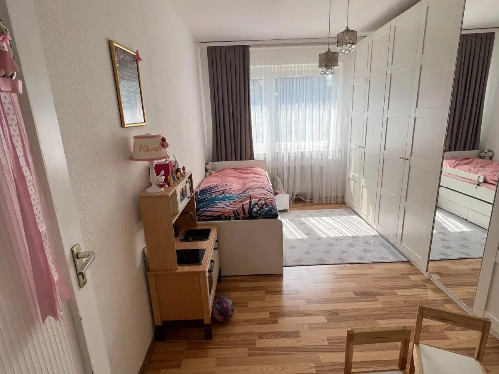3,5-Zimmer Wohnung mit Balkon in modernem Mehrfamilienhaus