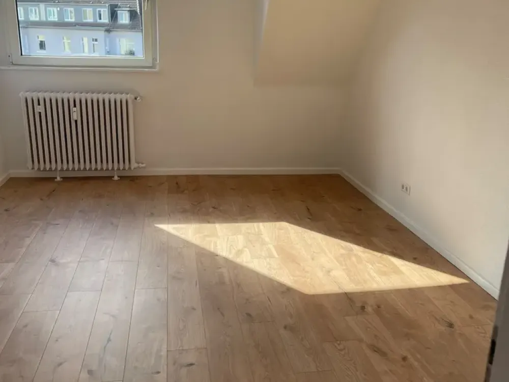 Vollständig renovierte Wohnung mit einem Wohn-Schlafzimmer, KDB und Balkon in Düsseldorf-Bilk
