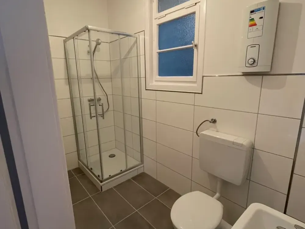Vollständig renovierte Wohnung mit einem Wohn-Schlafzimmer, KDB und Balkon in Düsseldorf-Bilk