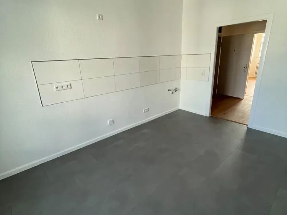 Vollständig renovierte Wohnung mit einem Wohn-Schlafzimmer, KDB und Balkon in Düsseldorf-Bilk