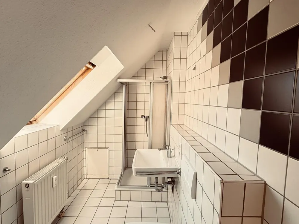 Geräumige Dachgeschosswohnung in guter Lage von Radebeul