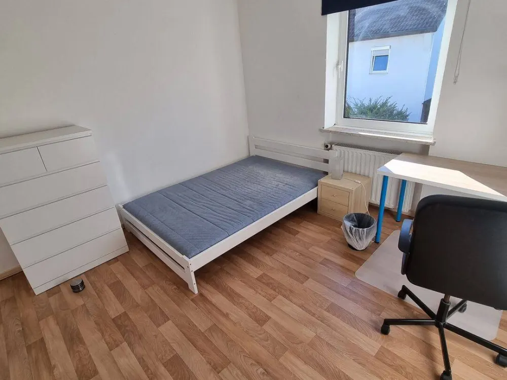 Furnished Shared Apartment Room from 1/15.10.26 in Munich, Near U3 Subway