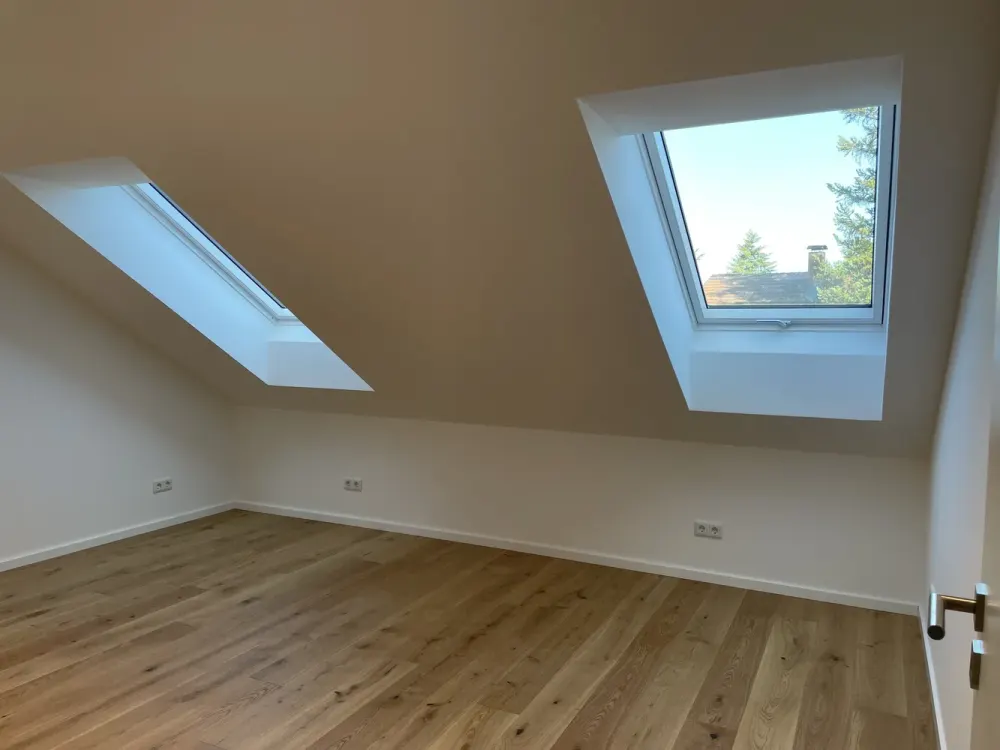 Erstbezug: Dachgeschosswohnung mit drei Zimmern in Vaterstetten