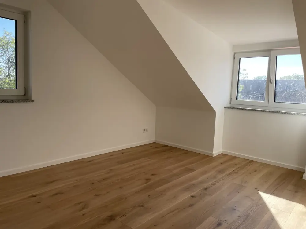 Erstbezug: Dachgeschosswohnung mit drei Zimmern in Vaterstetten