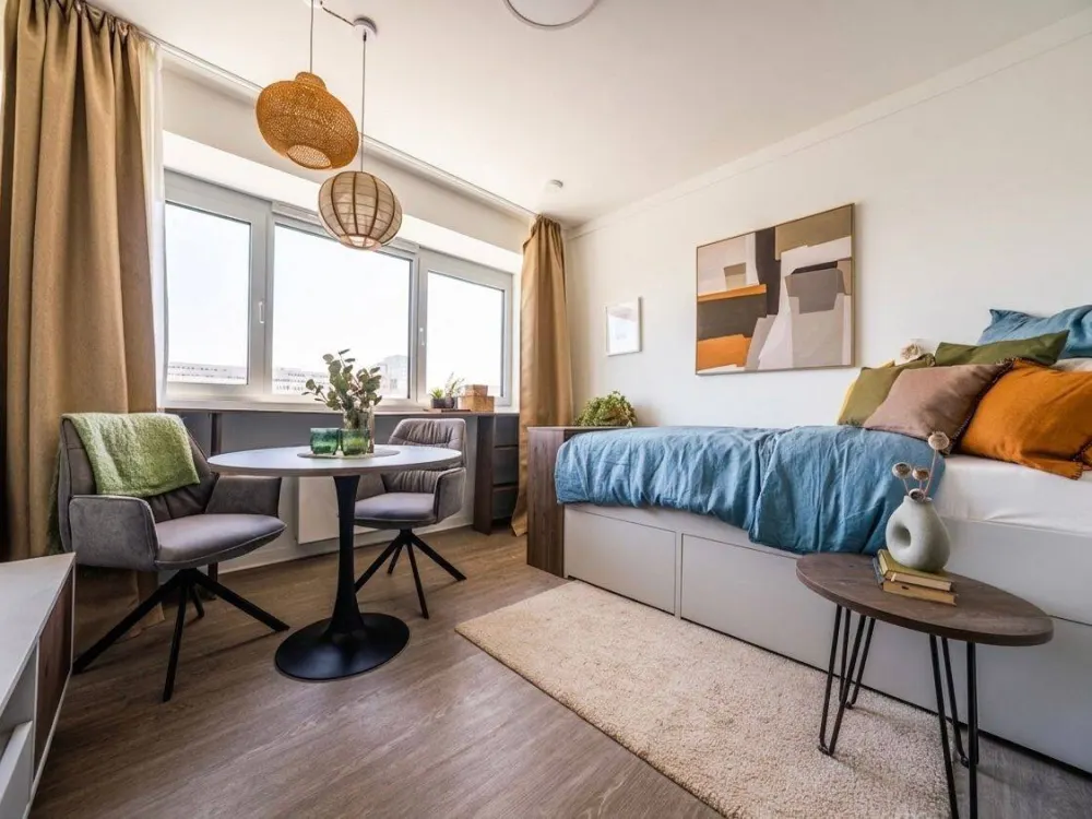 Erstbezug nach Kernsanierung: Modernes City-Apartment mit EBK, Concierge & Skyline-Dachterrassen