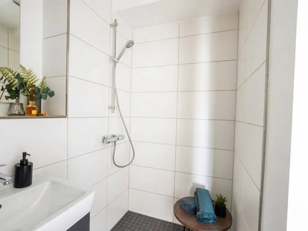 Erstbezug nach Kernsanierung: Modernes City-Apartment mit EBK, Concierge & Skyline-Dachterrassen